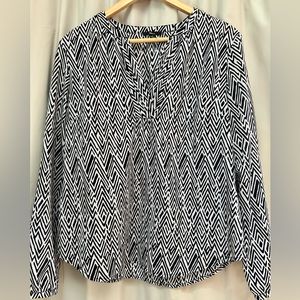 Milano V-Neck Zig-Zag Long Sleeve Career Top size M | Flutter Sleeves